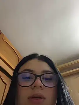 alissonfernandez  online show from 11/26/25, 11:21