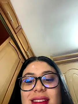 alissonfernandez  online show from 11/28/25, 12:49