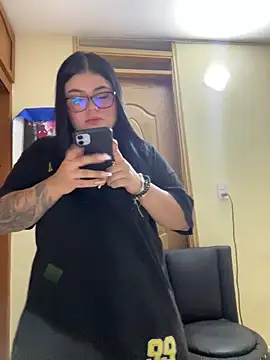 alissonfernandez  online show from 12/18/25, 09:51