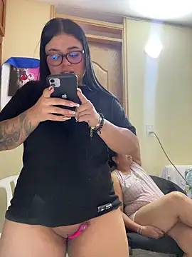 Snapshot of alissonfernandez_ chatting on 12/19/25, 04:31 alissonfernandez online show from 12/19/25, 04:31