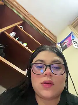 alissonfernandez  online show from 04/05/26, 07:31