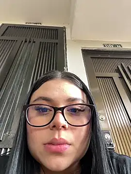 alissonfernandez  online show from 05/18/26, 08:35