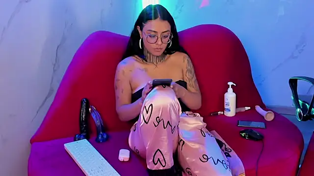 Snapshot of Lovely_celeste chatting on 06/13/26, 02:20 Lovely celeste online show from 06/13/26, 02:20