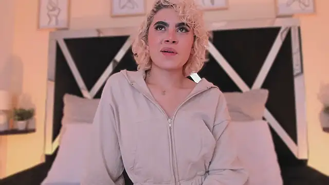 Snapshot of marian_pinzon chatting on 09/27/25, 02:39 marian pinzon online show from 09/27/25, 02:39