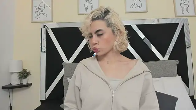 Snapshot of marian_pinzon chatting on 09/16/25, 02:34 marian pinzon online show from 09/16/25, 02:34