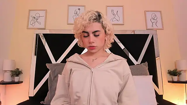 Snapshot of marian_pinzon chatting on 09/19/25, 02:37 marian pinzon online show from 09/19/25, 02:37