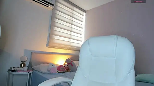 Snapshot of Ninamirley chatting on 02/19/26, 07:55 Ninamirley online show from 02/19/26, 07:55