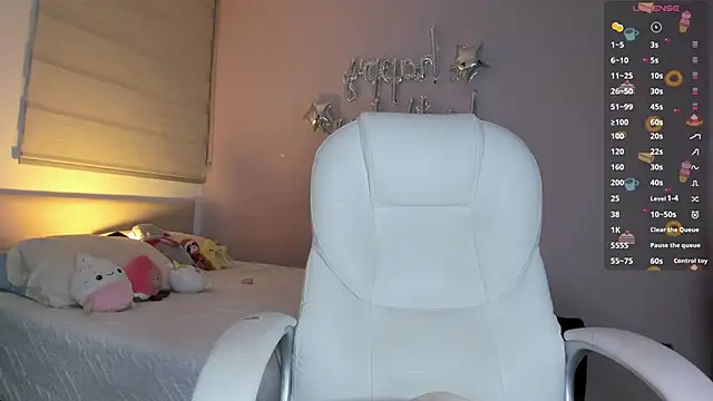 Snapshot of Ninamirley chatting on 12/22/25, 11:05 Ninamirley online show from 12/22/25, 11:05