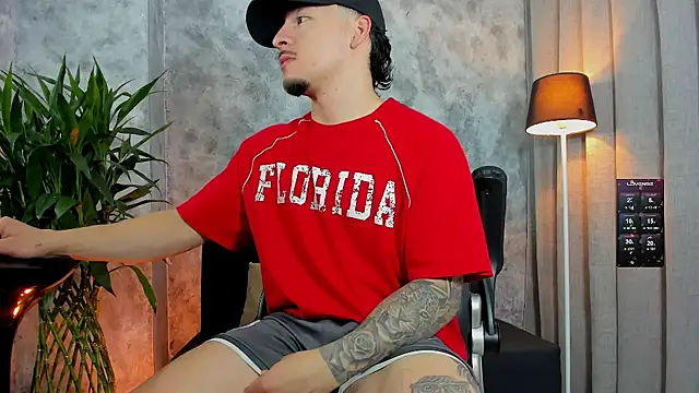 boyc022  online show from 11/21/25, 05:45