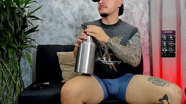 boyc022  online show from 12/18/25, 10:24