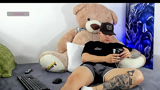 boyc022  online show from 01/18/26, 11:19