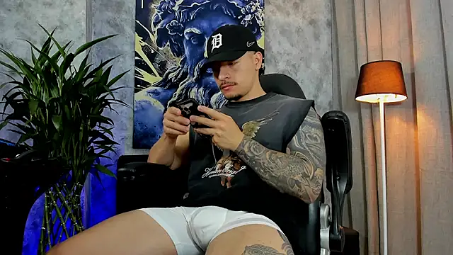 boyc022  online show from 10/13/25, 12:51