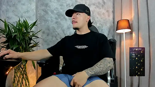 boyc022  online show from 12/18/25, 10:19