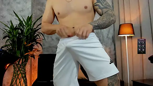 boyc022  online show from 09/21/25, 11:54