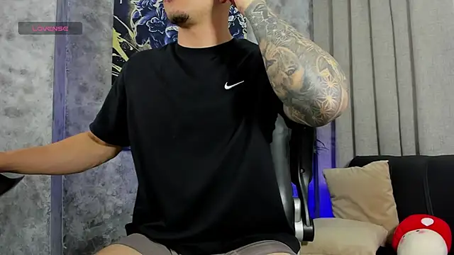 boyc022  online show from 02/04/26, 11:44