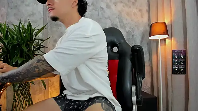 boyc022  online show from 11/23/25, 12:59