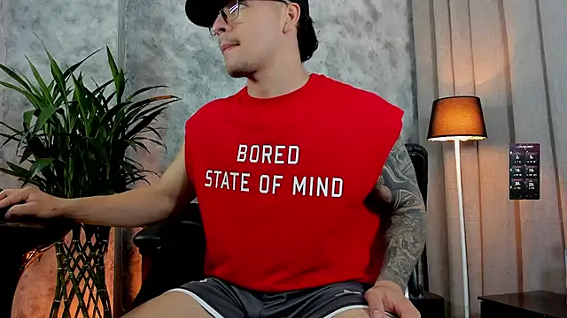 boyc022  online show from 09/25/25, 10:38