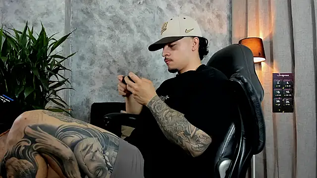 boyc022  online show from 11/29/25, 01:11