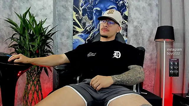 boyc022  online show from 09/11/25, 02:39