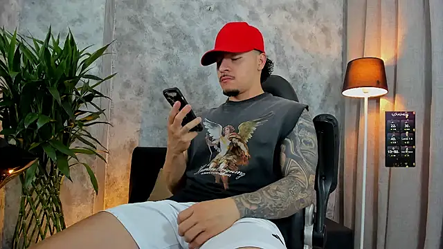 boyc022  online show from 11/22/25, 09:57