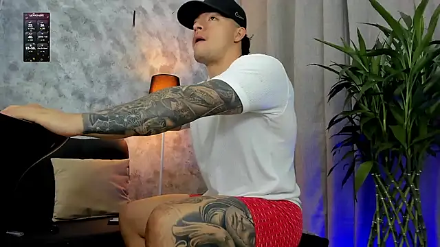 boyc022  online show from 09/18/25, 04:43