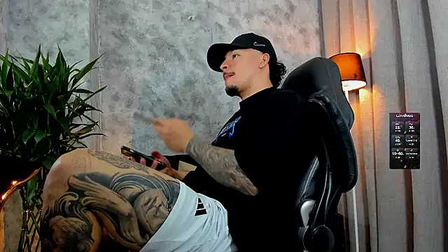 boyc022  online show from 11/24/25, 01:05