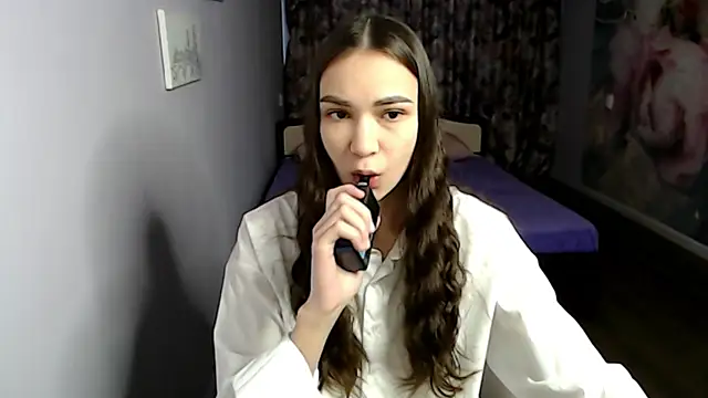 Snapshot of AmyJonas chatting on 02/10/25, 04:52 AmyJonas online show from 02/10/25, 04:52