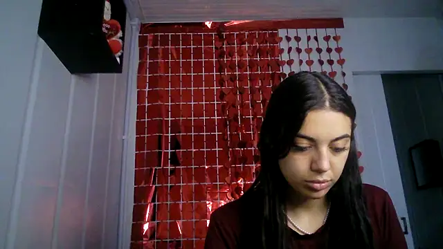 Snapshot of isabella048 chatting on 09/28/25, 09:00 isabella048 online show from 09/28/25, 09:00