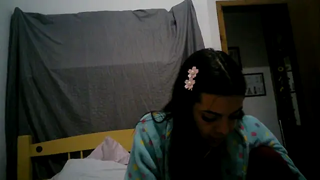 Snapshot of isabella048 chatting on 09/22/25, 08:15 isabella048 online show from 09/22/25, 08:15