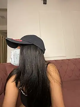 Snapshot of Emmy_kapoor chatting on 01/29/25, 12:22 Emmy kapoor online show from 01/29/25, 12:22