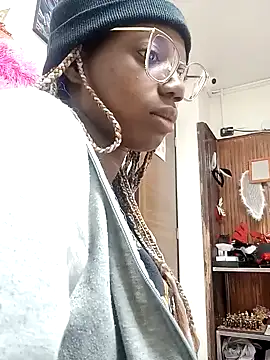 Snapshot of Ashanti_and__alejo chatting on 12/05/24, 12:06 Ashanti and alejo online show from 12/05/24, 12:06