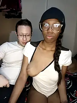 Snapshot of Ashanti_and__alejo chatting on 03/09/25, 12:00 Ashanti and alejo online show from 03/09/25, 12:00