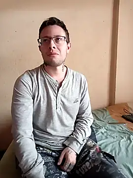 Snapshot of Ashanti_and__alejo chatting on 03/20/25, 07:04 Ashanti and alejo online show from 03/20/25, 07:04