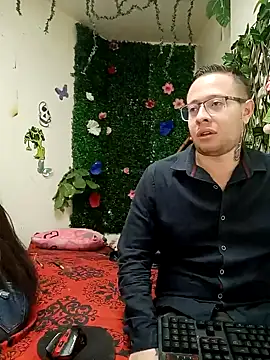 Snapshot of Ashanti_and__alejo chatting on 12/21/24, 12:06 Ashanti and alejo online show from 12/21/24, 12:06