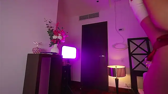 Snapshot of LunaMystyque chatting on 09/11/25, 08:09 LunaMystyque online show from 09/11/25, 08:09