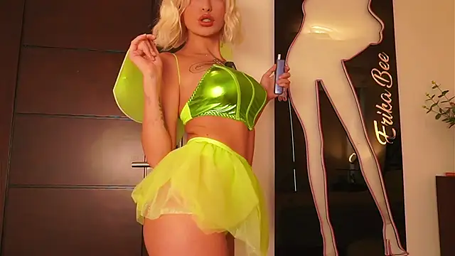 Snapshot of LunaMystyque chatting on 10/31/25, 08:05 LunaMystyque online show from 10/31/25, 08:05