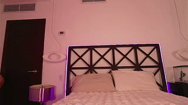 Snapshot of LunaMystyque chatting on 11/11/25, 08:14 LunaMystyque online show from 11/11/25, 08:14