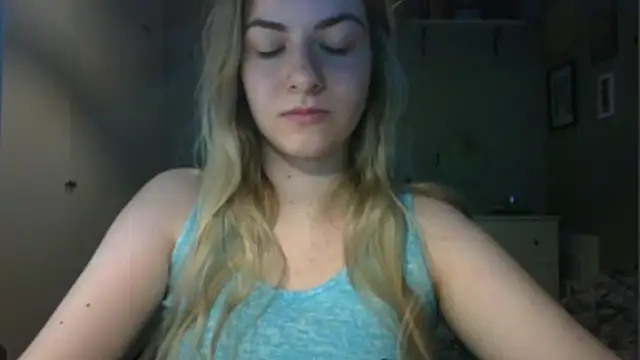 Snapshot of ROSIEx_sweet chatting on 04/13/26, 08:18 ROSIEx sweet online show from 04/13/26, 08:18