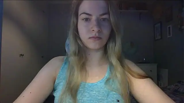 Snapshot of ROSIEx_sweet chatting on 04/17/26, 07:11 ROSIEx sweet online show from 04/17/26, 07:11