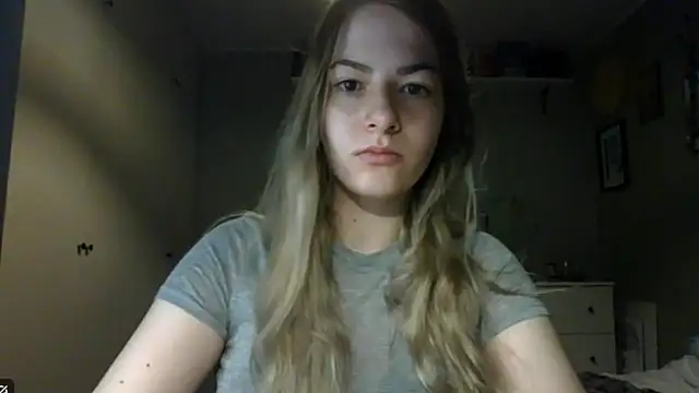 Snapshot of ROSIEx_sweet chatting on 10/17/25, 06:39 ROSIEx sweet online show from 10/17/25, 06:39