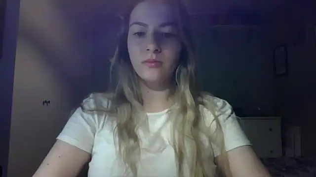 Snapshot of ROSIEx_sweet chatting on 10/20/25, 06:48 ROSIEx sweet online show from 10/20/25, 06:48
