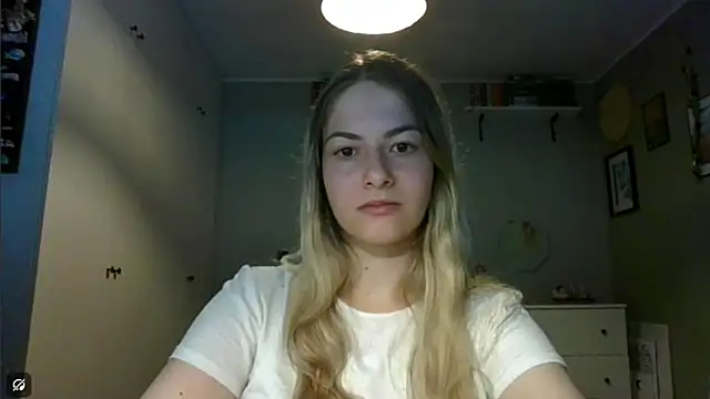 Snapshot of ROSIEx_sweet chatting on 09/19/25, 07:45 ROSIEx sweet online show from 09/19/25, 07:45