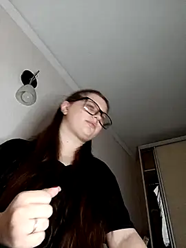 kila lo online show from 02/15/25, 03:39