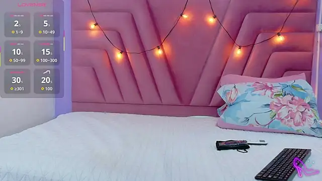 hornybarelylegalgirl online show from 05/11/26, 02:45
