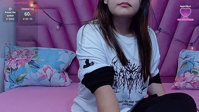 hornybarelylegalgirl online show from 02/26/26, 12:16