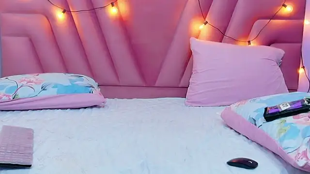 hornybarelylegalgirl online show from 02/20/26, 12:51