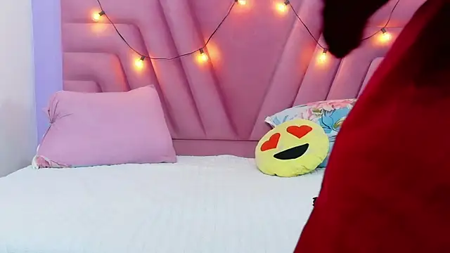 hornybarelylegalgirl online show from 05/14/26, 12:02