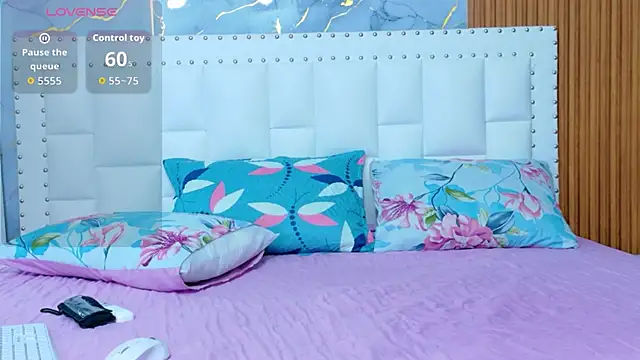 hornybarelylegalgirl online show from 04/13/26, 12:31