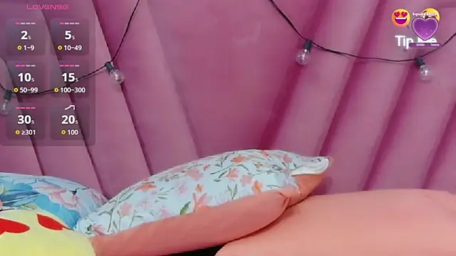 hornybarelylegalgirl online show from 04/03/26, 12:22