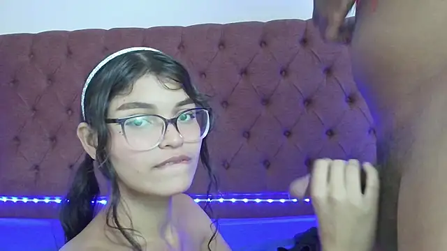 Snapshot of smiths_couple chatting on 03/18/25, 02:06 smiths couple online show from 03/18/25, 02:06